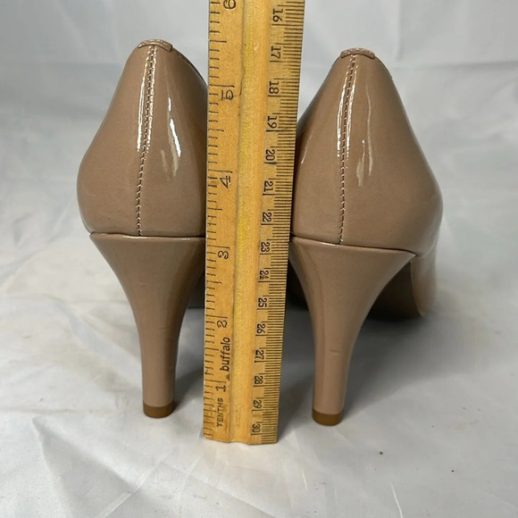 TAHARI Westerly Nude Tan Patent Leather Pumps Shoes Heels Neutral Size 6 - Picture 10 of 11